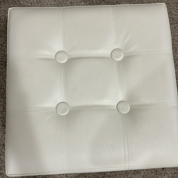 Storage Ottoman (Small) - Picture 13 of 14